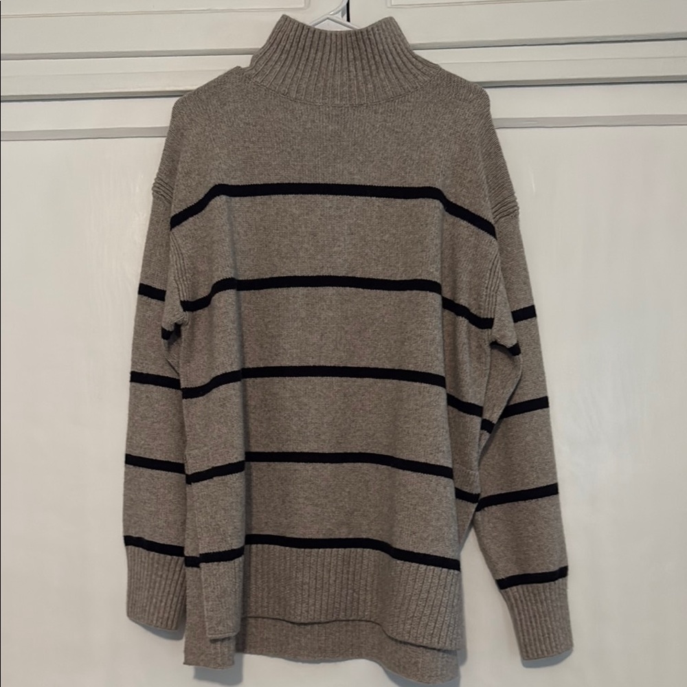 H&M Gray and Black Turtleneck Sweater with Ribbed Details